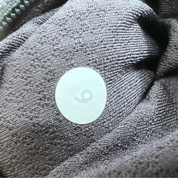 Lululemon In Stride Jacket - Striped Size 6 Activewear Sporty Yoga - Picture 10 of 10